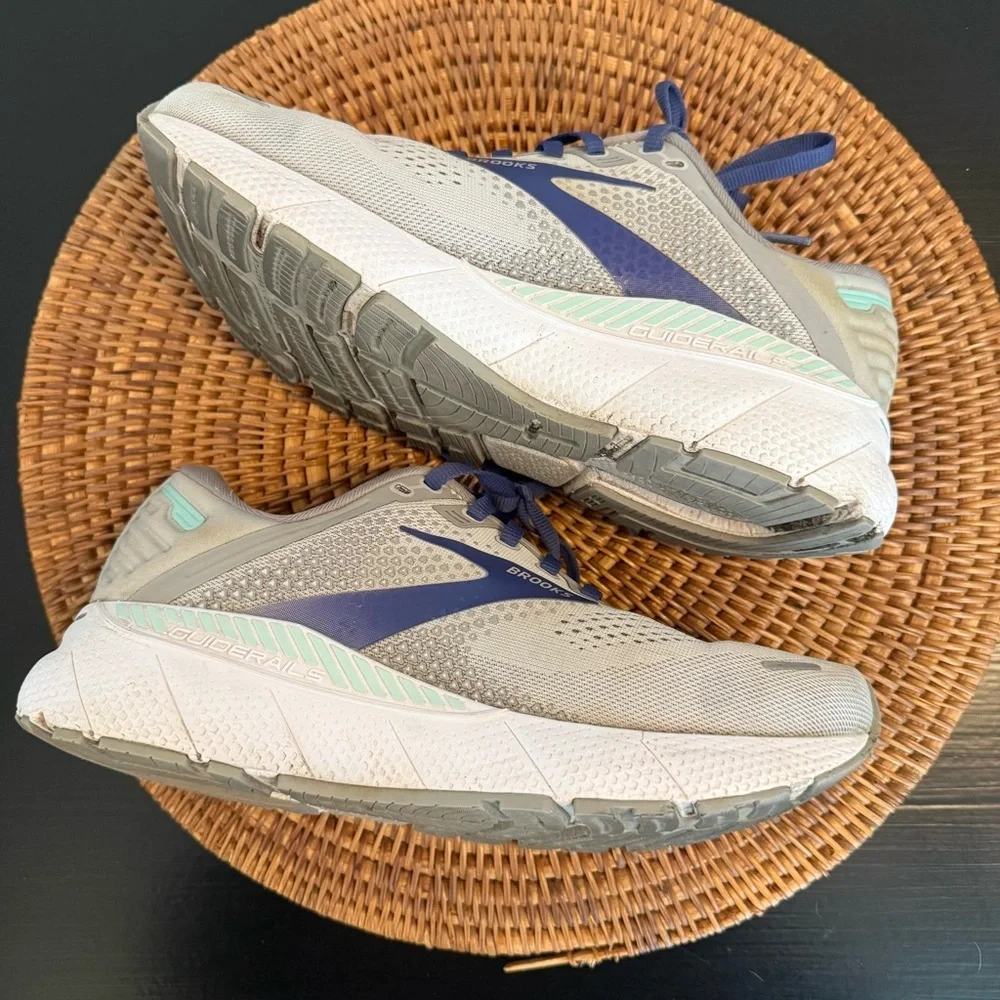 Brooks Athletic Shoes in Gray and Blue extra wide size‎ 8.5